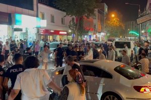 Adıyaman’da polis ekipleri kavgayı ayırırken saldırıya uğradı
