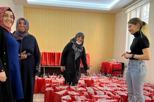 Kayseri Talaslı kadınlardan depremzedelere hijyen seti