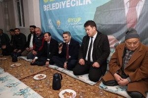 Başkan Eroğlu, Türkmen Site sakinleriyle buluştu