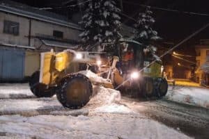 İnegöl’de gece boyu kar temizliği