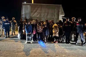Enez’de 29 düzensiz göçmen ve 1 organizatör yakalandı!