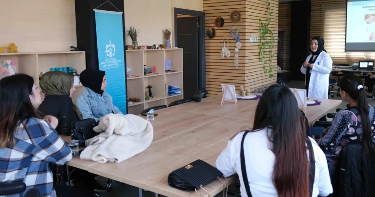 Kocaeli’de anne ve adaylarına bebek sağlığı eğitimi
