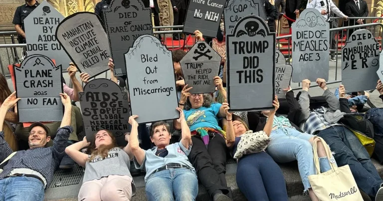 Manhattan’da ‘Milyarder Galasına’ protesto şoku!