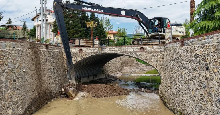 Sakarya Hendek’te dere ıslah çalışmaları tamamlandı